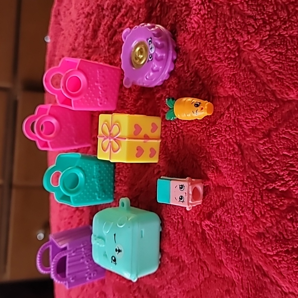 Lot of 38 Shopkins Accessories
